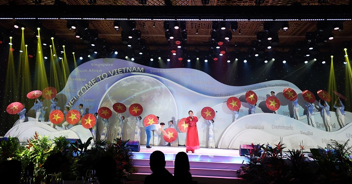 Với chủ đề “Dáng hình Việt Nam (Shape of Vietnam), Đêm Gala đã mang đến những tiết mục sống động.